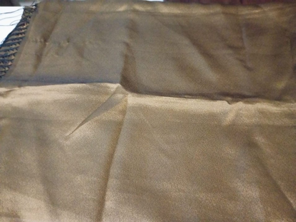 Kadın Parlak Gold rengi taftan Şal - Görsel 3