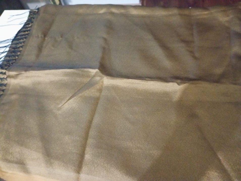 Kadın Parlak Gold rengi taftan Şal - Görsel 2