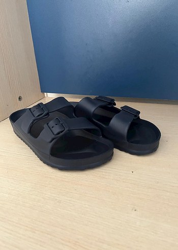 Siyah Tokalı Kauçuk Terlik - Görsel 3