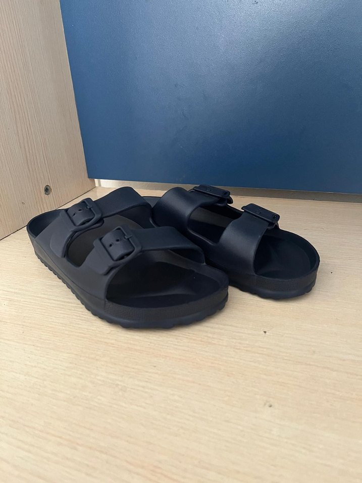 Siyah Tokalı Kauçuk Terlik - Görsel 3