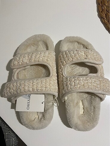 Oysho peluş terlik