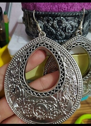 Büyük hippi küpeler