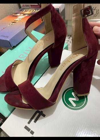 Bordo Süet tokalı kalın Topuklu Kadın Ayakkabı - Görsel 5