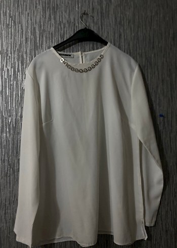 Zincir Detaylı Beyaz Kadın Bluz - Görsel 2