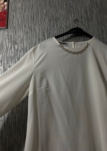 Zincir Detaylı Beyaz Kadın Bluz - Görsel 3