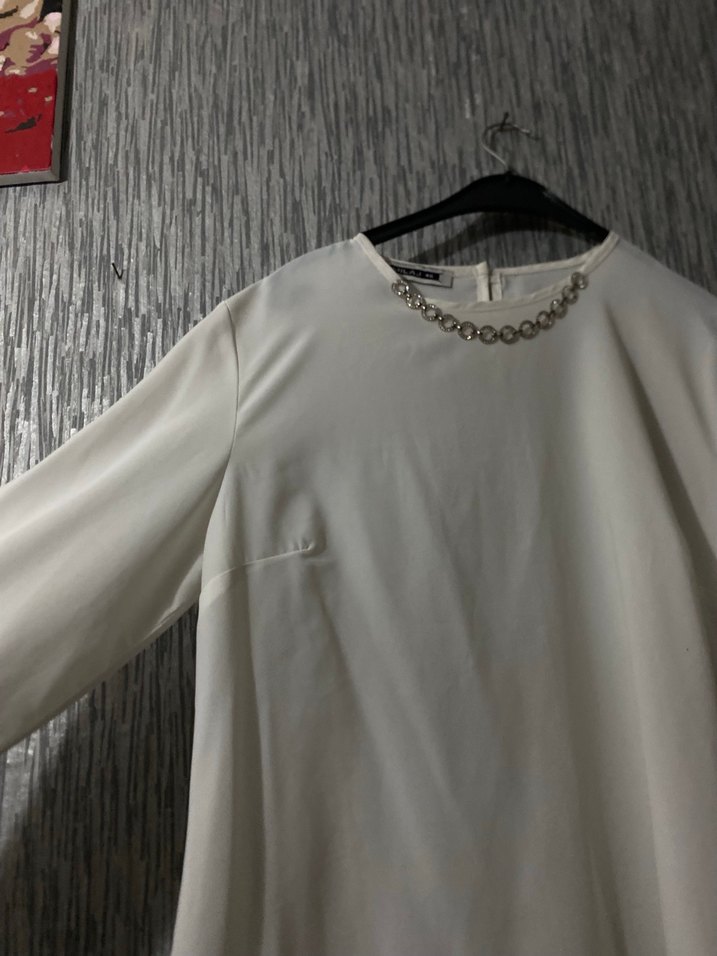 Zincir Detaylı Beyaz Kadın Bluz - Görsel 3