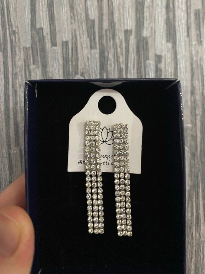 Uzun Beyaz Payetli Bohem Küpe - Görsel 2