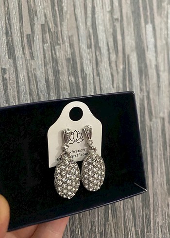 Parlak Beyaz Mini Payetli Kadın Küpeler - Görsel 4