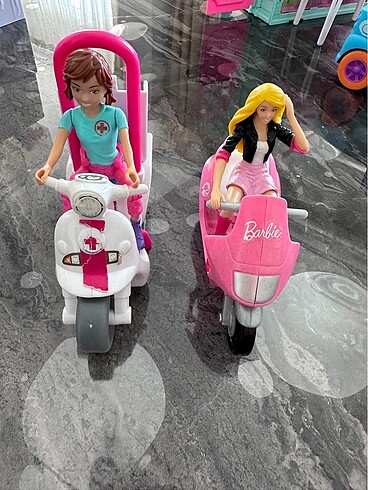 Barbie ve winx bebekler