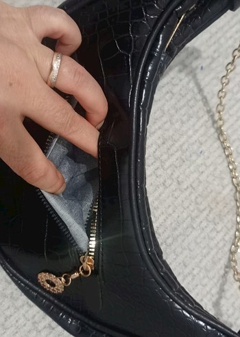 Siyah Deri Yılan Desenli Zincirli Çanta - Görsel 3