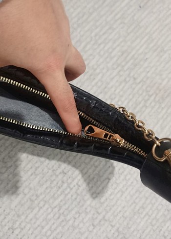 Siyah Deri Yılan Desenli Zincirli Çanta - Görsel 4