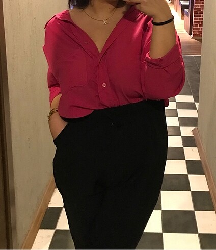 Pembe gömlek