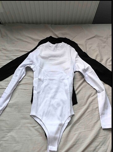 Beyaz ve siyah çıtçıtlı 2 Li body