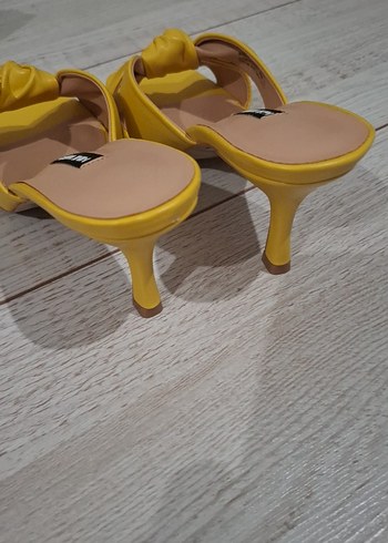 38 Beden sarı Renk Nine West Sarı Fiyonk Detaylı Stiletto Terlik