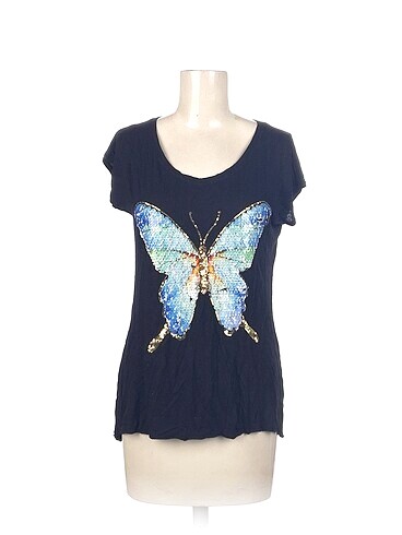 Diğer T-shirt %70 İndirimli.