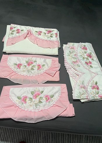 Pembe Nakışlı yatak örtüsü - Görsel 3