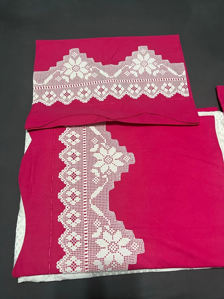 İşlemeli Parlak Beyaz Yatak Örtüsü - Görsel 2