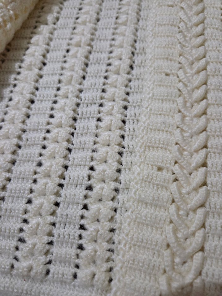 Bohem Tarzı Beyaz Örgü Kadın Yelek - Görsel 3