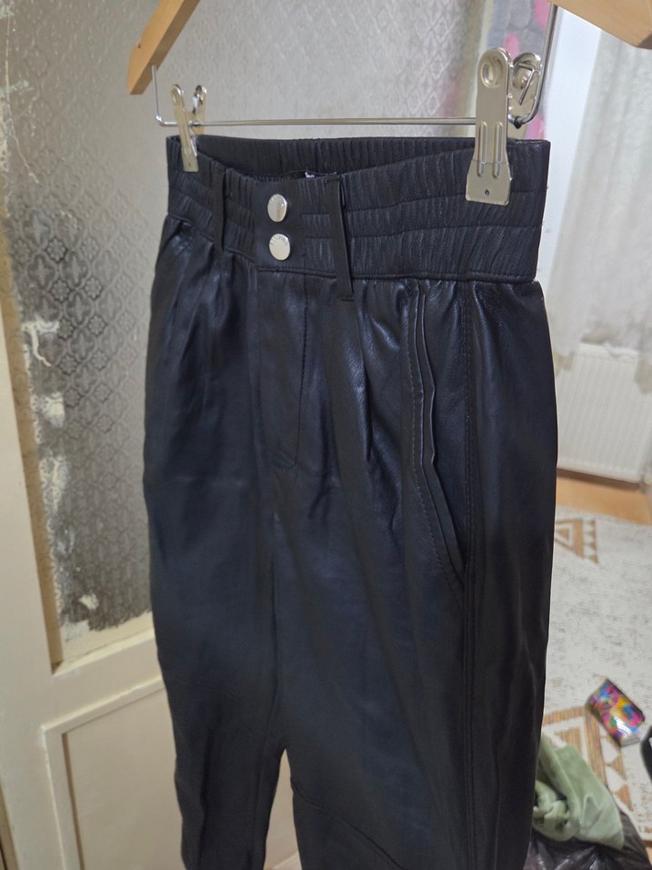 Kadın Siyah Deri Kemerli Salaş Pantolon - Görsel 4