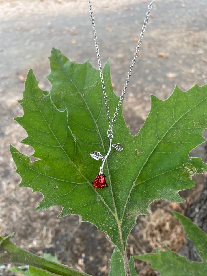 Zincir Detaylı Kırmızı Gül Kolye - Görsel 3