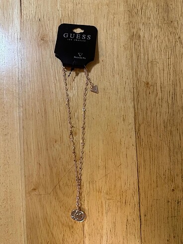 Guess kolyeler