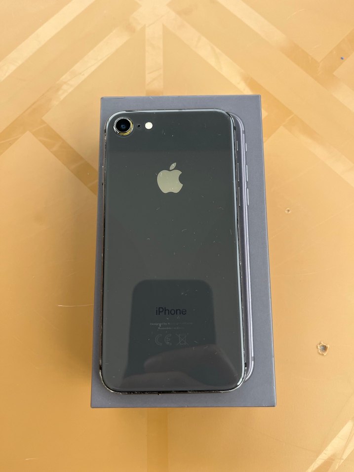 Gri iPhone ile Tam Fonksiyonlu Akıllı Telefon - Görsel 4