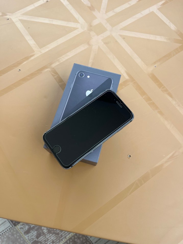 Gri iPhone ile Tam Fonksiyonlu Akıllı Telefon - Görsel 2