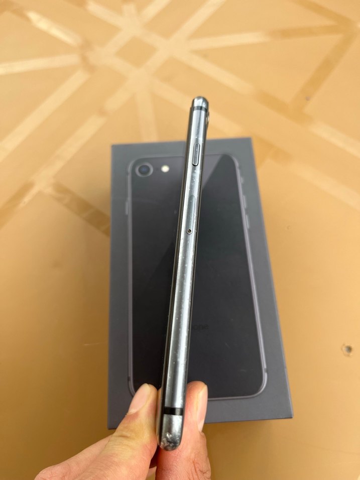 Gri iPhone ile Tam Fonksiyonlu Akıllı Telefon - Görsel 5