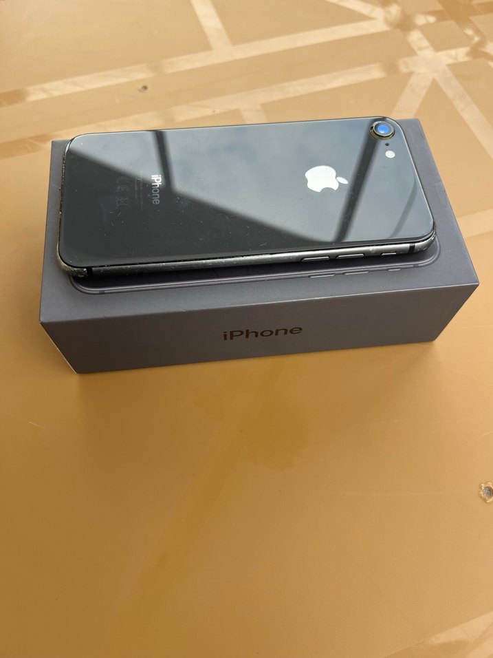 Gri iPhone ile Tam Fonksiyonlu Akıllı Telefon - Görsel 3