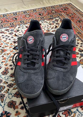 Gri Kırmızı Adidas Gazelle Süet Spor Ayakkabı - Görsel 2