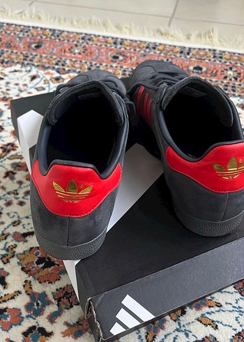 Gri Kırmızı Adidas Gazelle Süet Spor Ayakkabı - Görsel 4