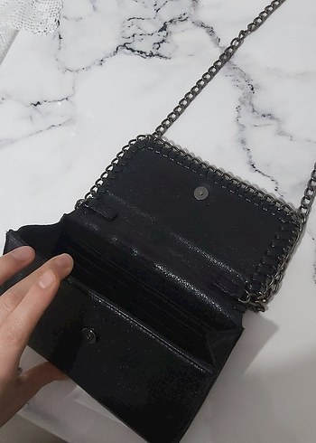 Zincir Detaylı Siyah Deri Yılan Desenli Çanta - Görsel 2