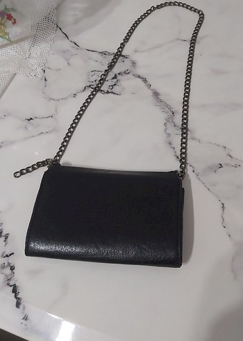 Zincir Detaylı Siyah Deri Yılan Desenli Çanta - Görsel 4