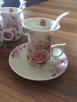 Porselen çay takımı