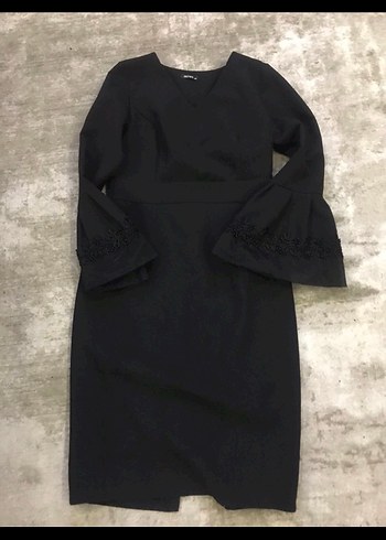 Siyah V Yaka Püsküllü Gotik Kalem Elbise - Görsel 3