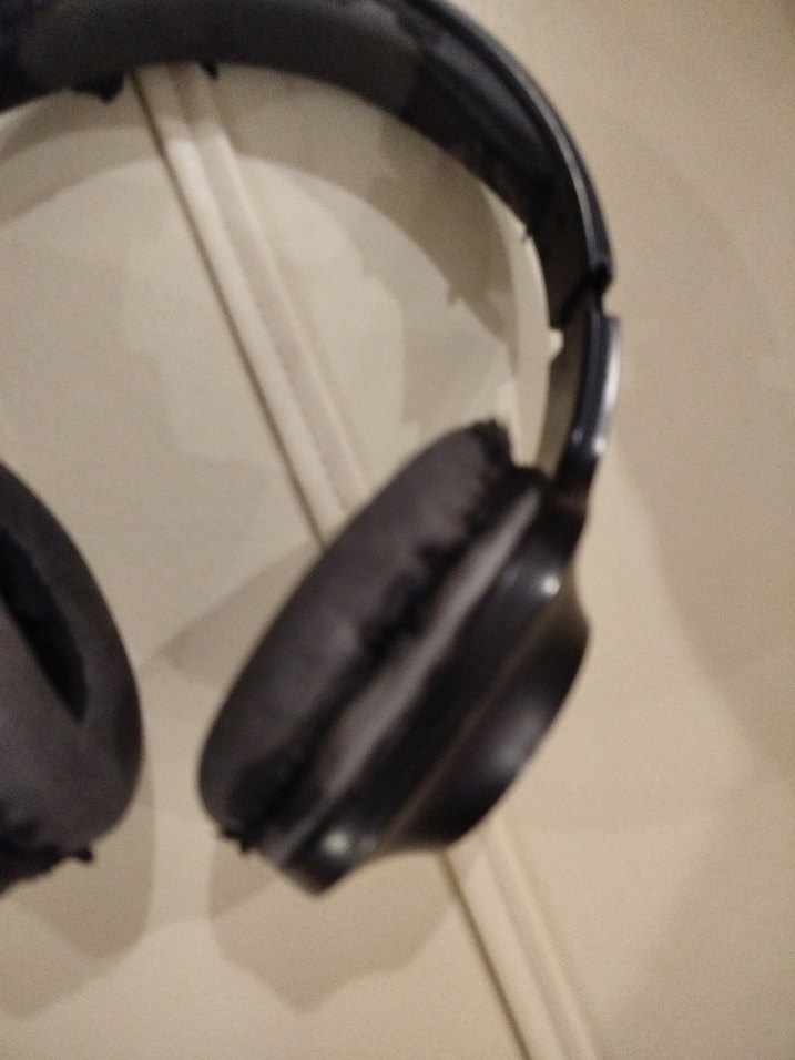 Siyah ve gri kulak üstü kablosuz kulaklık - Görsel 4