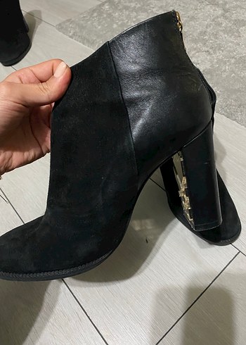 Siyah Topuklu Kadın Bot - Görsel 3