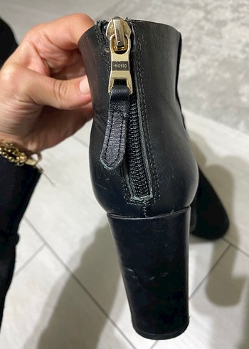 Siyah Topuklu Kadın Bot - Görsel 4