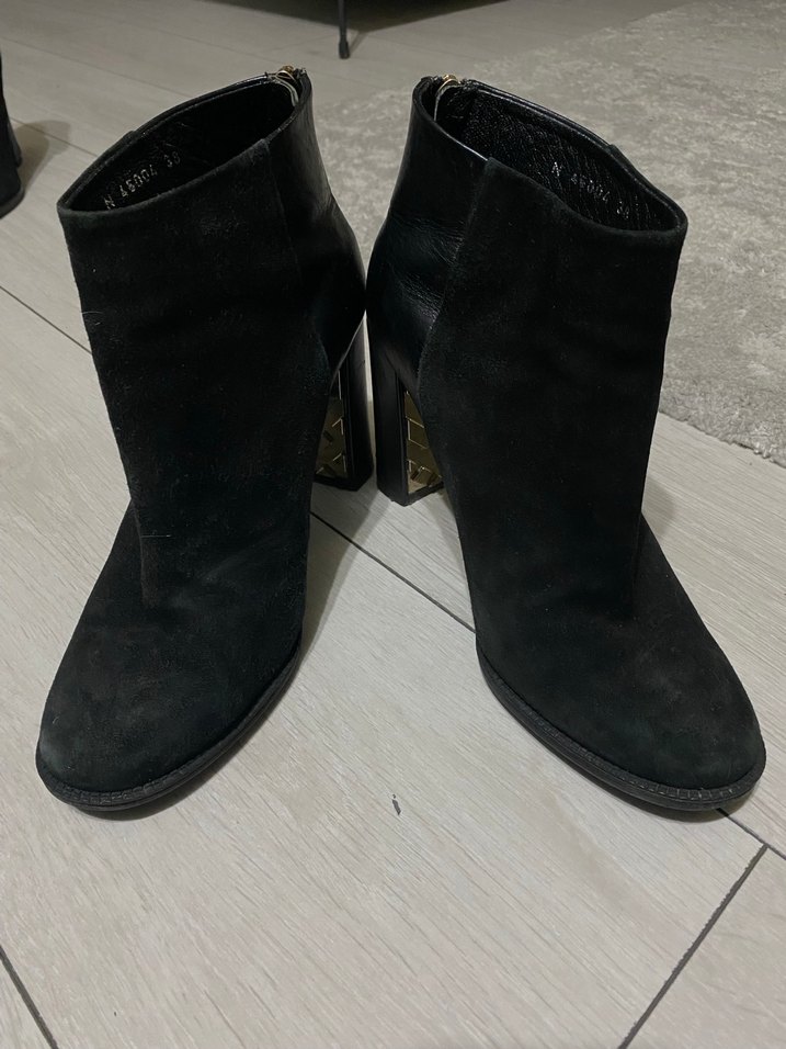 Siyah Topuklu Kadın Bot - Görsel 2