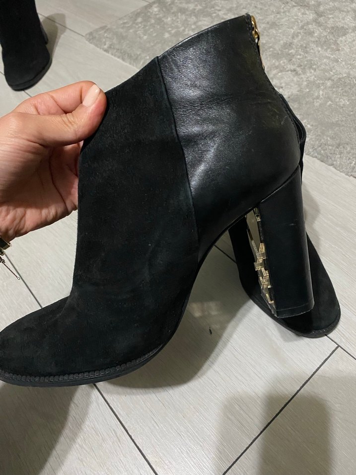 Siyah Topuklu Kadın Bot - Görsel 3