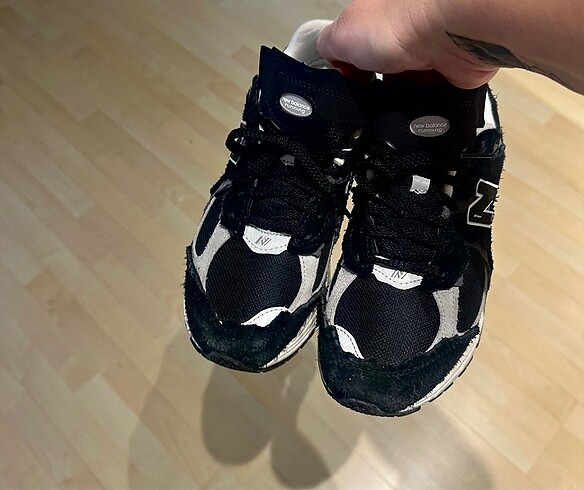 38,5 Beden siyah Renk New Balance 2002R Lifestyle kendinden yırtıklı