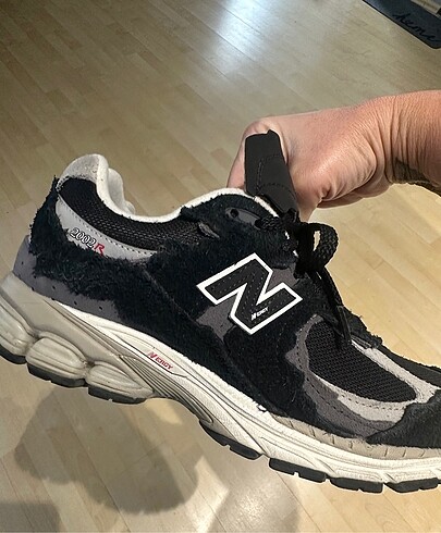 New Balance New Balance 2002R Lifestyle kendinden yırtıklı