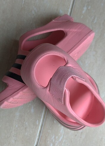 21 Beden Adidas Pembe Sandalet 