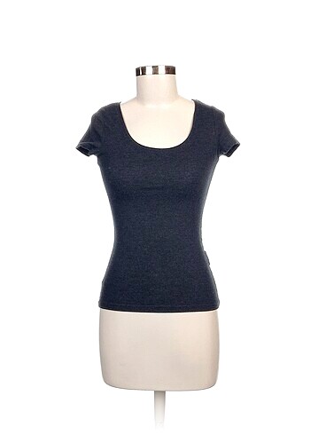 H&M Bluz %70 İndirimli.