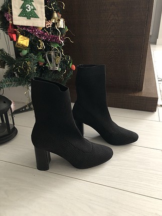 Sezonun trendi ZARA çorap çizme