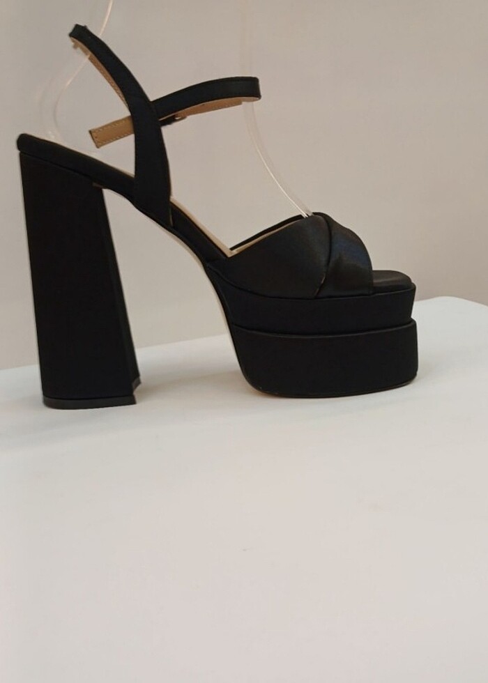 Yüksek topuk ayakkabı - Görsel 3