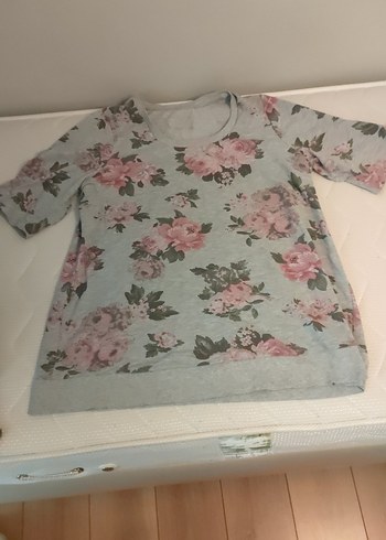 Çiçek Desenli Gri büyük bedenliler için Tişört - Görsel 2