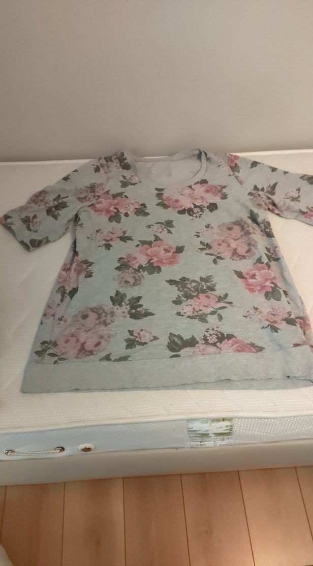 Çiçek Desenli Gri büyük bedenliler için Tişört - Görsel 3