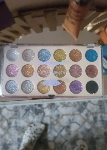 Çok Renkli Parlak Far Paleti - Görsel 2