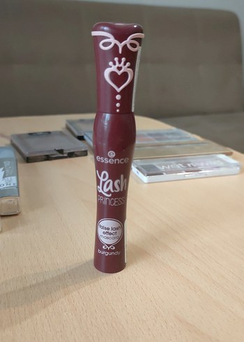 Essence Lash Princess Maskara Bordo - Görsel 2